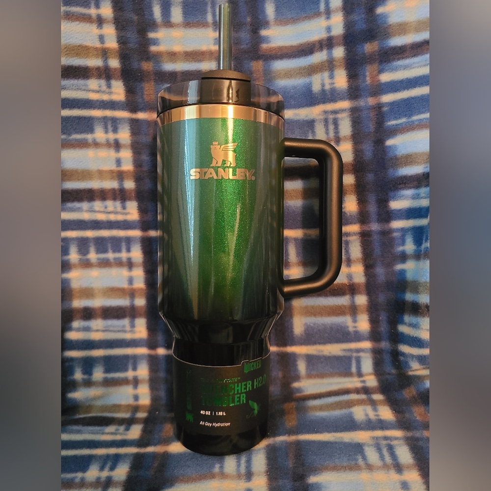 Wicked 40 oz Elphaba Stanley 💚🖤 (Two Available; 1 For $125 Or 2 For $200)